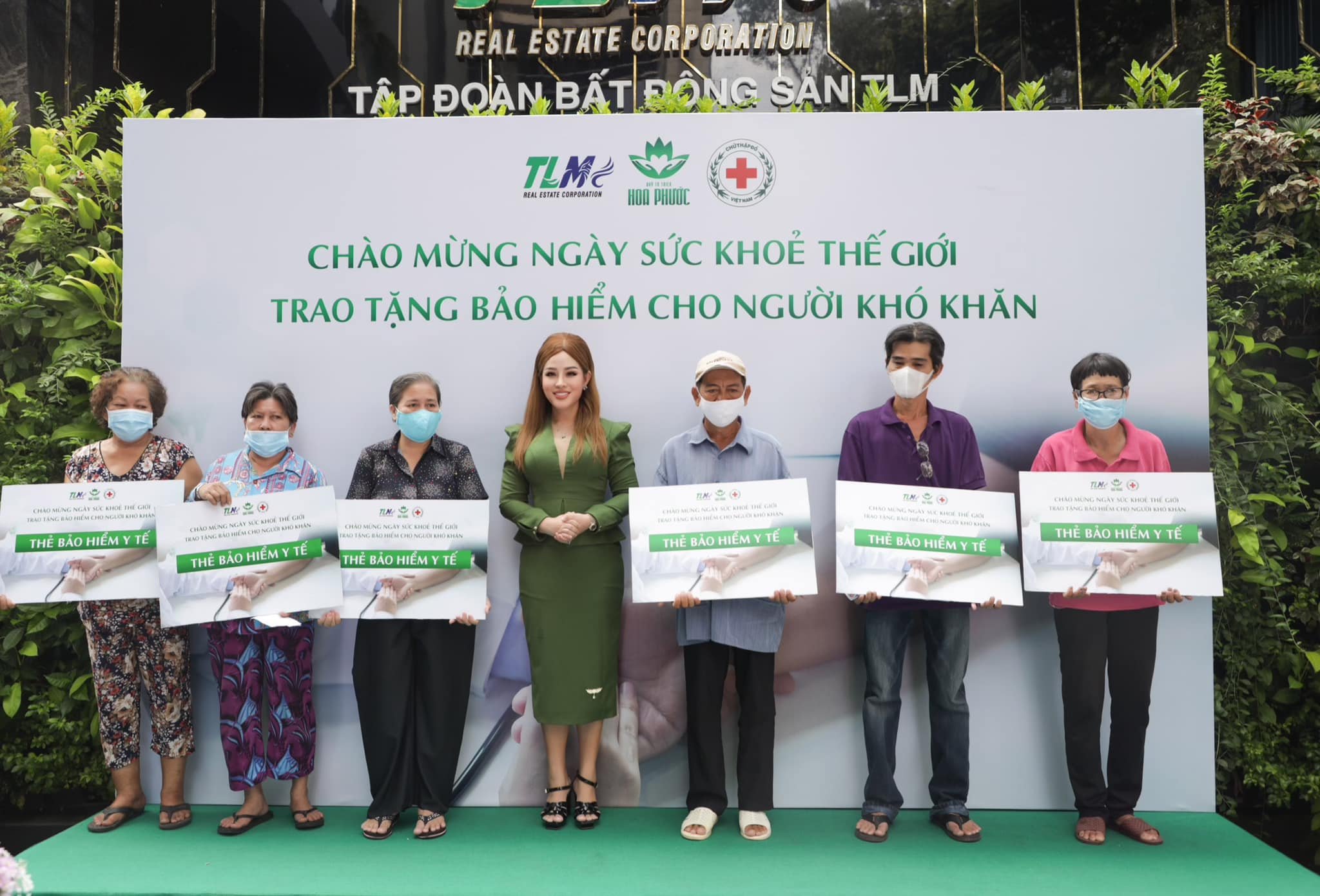 TLM CORP VÀ QUỸ HOA PHƯỚC TRAO TẶNG BẢO HIỂM Y TẾ CHO NGƯỜI KHÓ KHĂN