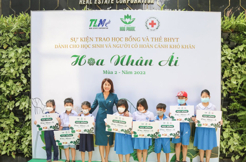 LỄ TRAO HỌC BỔNG VÀ THẺ BHYT "HOA NHÂN ÁI" - MÙA 2 NĂM 2022